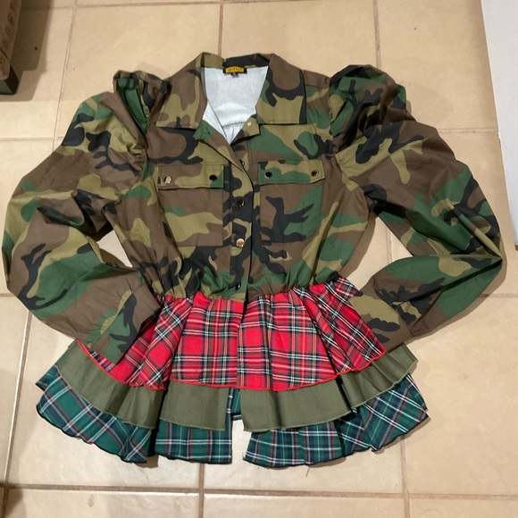 Camo Peplum Top XL | Statement Ruffle Plaid Hem | Streetwear Chic NWOT - Picture 3 of 9